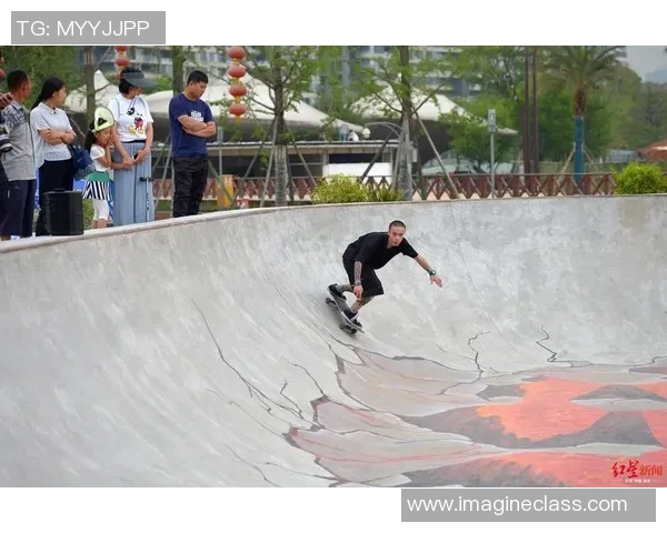 滑板文化的魅力：深入成都滑板队的灵活性与团队精神探讨